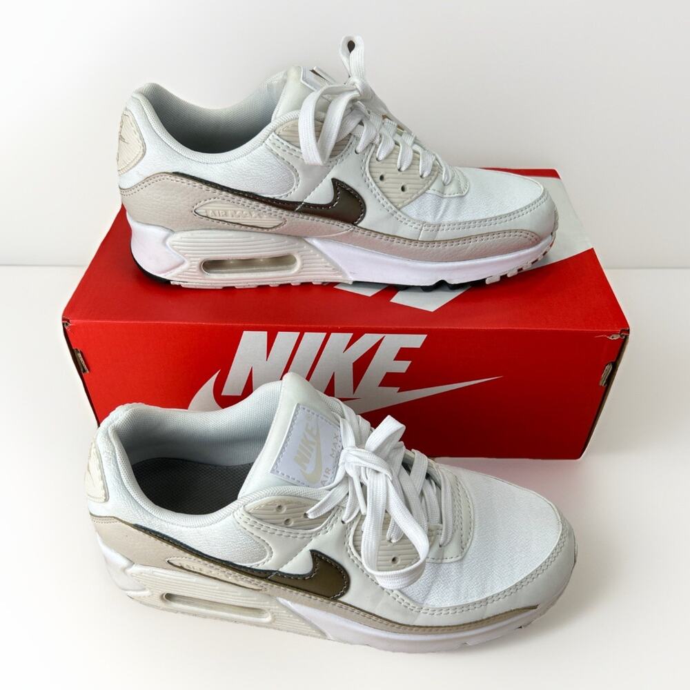 Nike Air Max 90 Womens 8.5 White Flat Pewter Sneakers HM8128-101 EUC With Box
